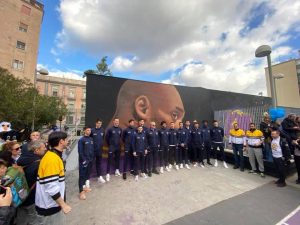 Napoli, omaggio a Kobe Bryant: la Nazionale di basket visita il campetto a lui dedicato
