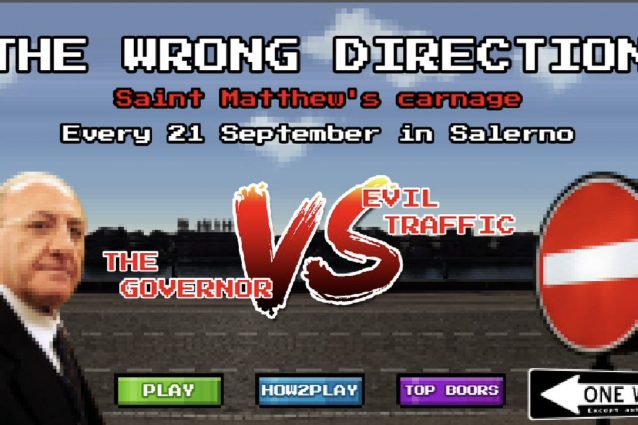 Vincenzo De Luca diventa un videogioco in cui ripulisce le strade dai cafoni in motorino