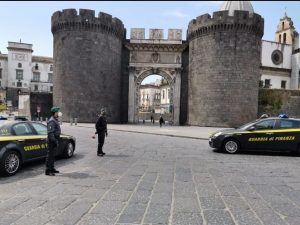 Controlli anti contagio nel centro storico, la Guardia di Finanza nel quartiere Vasto