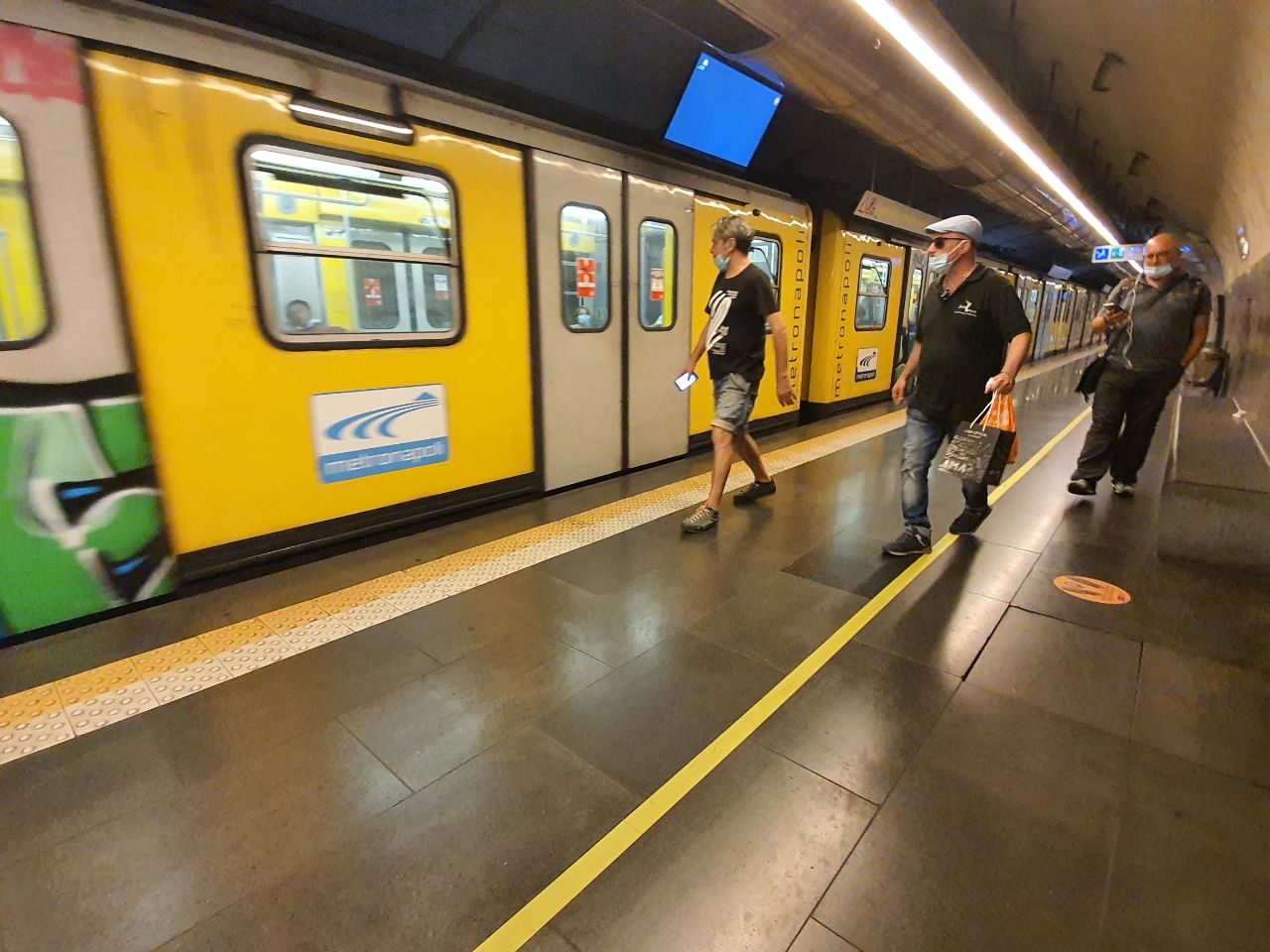 Metro 1 tra Piscinola e piazza