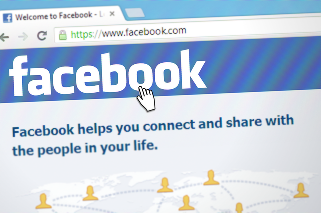 Cancellarsi da Facebook riduce lo stress, ma rende più infelici e il motivo è inquietante