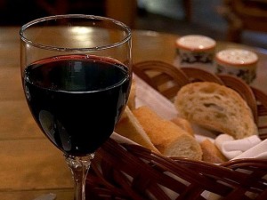 La sostanza contenuta nel vino e nel cacao che fa bene alla salute