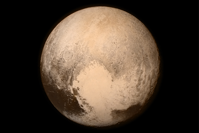 Immagine di Plutone proveniente dalla sonda New Horizons la mattina del 14 luglio 2015 (Foto Nasa).