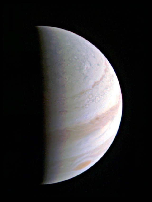 Vista ravvicinata di Giove, dalla distanza di 703.000 chilometri (Credits: NASA/JPL–Caltech/SwRI/MSSS)
