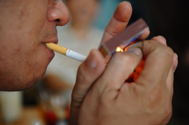 Cosa rischi con un pacchetto di sigarette al giorno? Scoperto come si forma il cancro