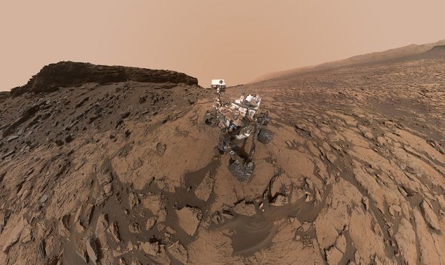 Un 'selfie' di Curiosity su Marte: Foto di NASA https://www.nasa.gov/mission_pages/mars/images/index.html