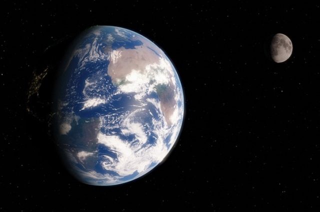 La Terra e il suo satellite naturale, la Luna. Immagine di flflflflfl https://pixabay.com/it/globo-terra-spazio-astronomia-luna-2038853/