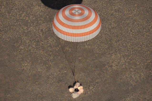 Tornano sulla Terra dopo 173 giorni nello spazio: atterraggio perfetto per la Soyuz MS-02