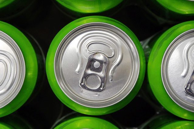 Una bibita dietetica al giorno triplica il rischio di ictus e demenza: bevi acqua, è meglio