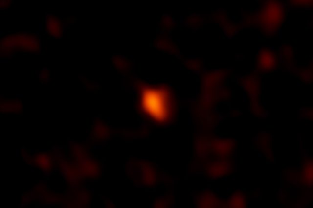 La flebile traccia luminosa di Dee Dee, catturata dall'ALMA