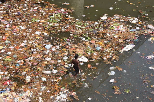 Nel 2017 continuiamo a morire di dissenteria per colpa dell'acqua contaminata da feci