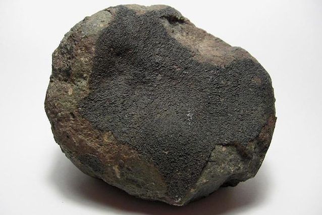 Scoperta la rubinite, un nuovo minerale trovato all'interno di antichissimi meteoriti