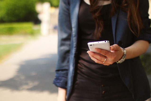 La dipendenza da smartphone ci rende depressi, impulsivi e poco produttivi