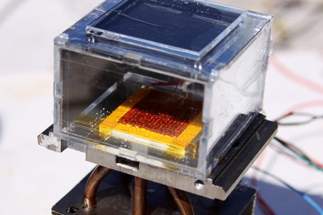 Creato dispositivo che produce acqua con la sola luce solare, anche nel deserto