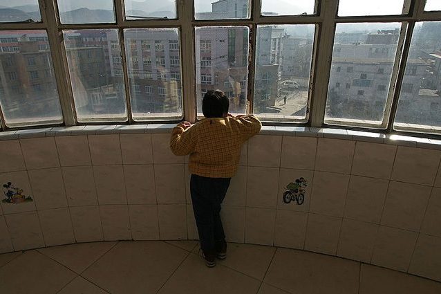 Cura autismo: nuove speranze grazie a un farmaco di quasi 100 anni testato sui bambini