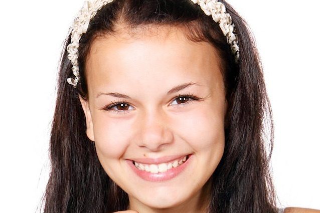 Uno studio spiega perché sorridere ci fa sembrare più vecchi agli occhi delle persone