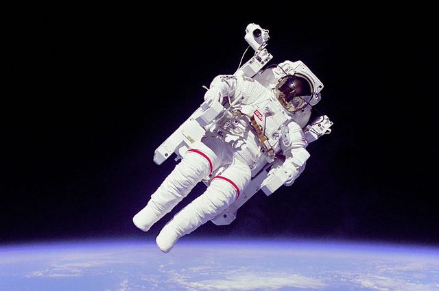 L'astronauta della NASA Bruce McCandless: Foto di NASA