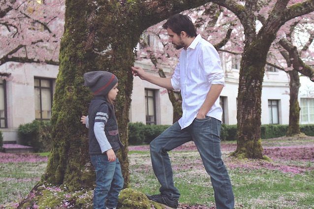 Il cervello dei bambini che giocano con i papà è più sviluppato