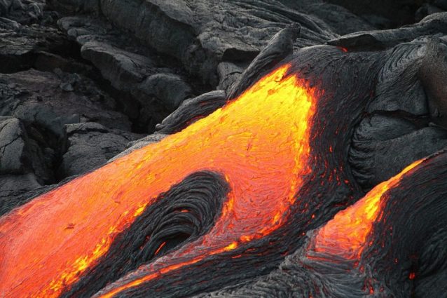 I turisti restituiscono la 'lava' rubata dalle Hawaii per paura della maledizione di Pele