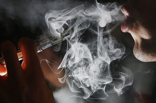 Le sigarette elettroniche contengono sostanze che incrementano il rischio di cancro