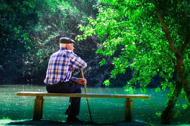 Cancro, boom di diagnosi negli anziani: entro il 2040 il 70% dei tumori colpirà gli over 65
