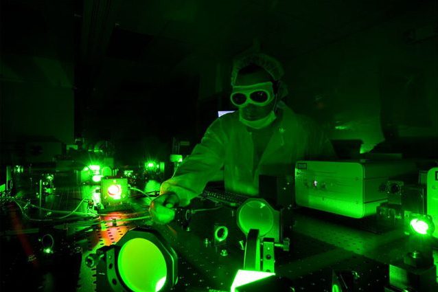 È luminoso quanto un miliardo di soli: il super laser svela i segreti della luce