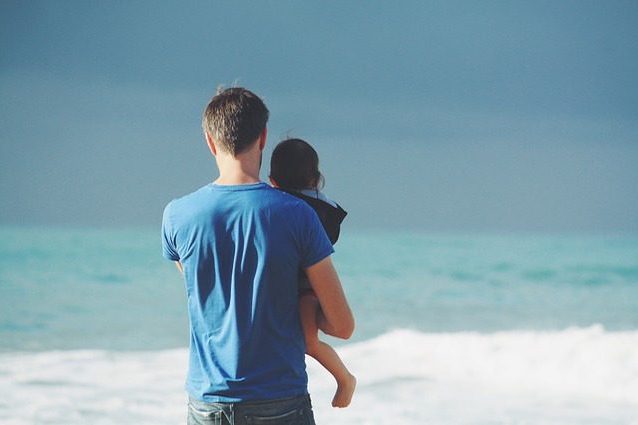 I figli dei papà più adulti sono più intelligenti e appassionati di scienza e tecnologia