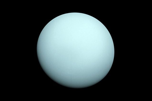 Si apre e chiude ogni giorno come una porta: lo strano caso del campo magnetico di Urano
