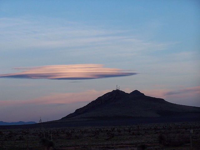 Un esempio di cosa potrebbe aver visto il pilota Kenneth A. Arnold. Foto da Wikipedia