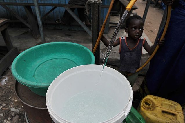 Acqua potabile e servizi igienici, miliardi di persone ne sono privi: l'allarme dell'OMS