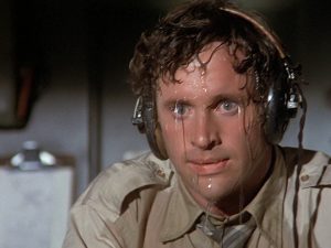 Si suda anche per nervosismo in L'aereo più pazzo del mondo.