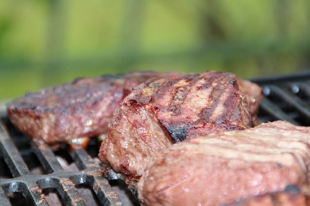 Diabete, la carne alla griglia aumenta il rischio: perché