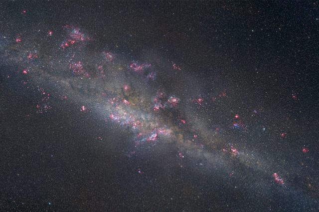 Una ricostruzione della galassia SGAS J111020.0+645950.8