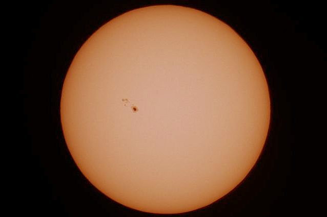 Esplosa la super macchia solare: le particelle in viaggio verso la Terra