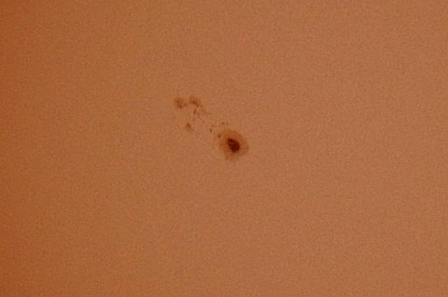 Macchia gigante attorno al sole: tempesta magnetica in arrivo Macchia gigante attorno al sole: tempesta magnetica in arrivo