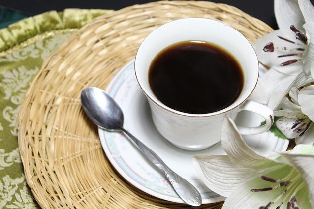 Caffè, 4 tazze al giorno dimezzano il rischio di morte