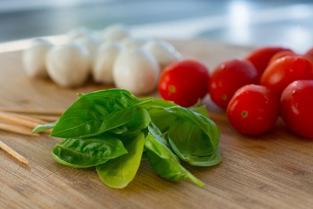 Dieta mediterranea: più spendi per il cibo, meglio stai. Ecco perché