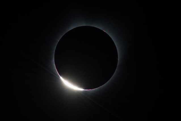 L'eclissi totale di Sole ha emozionato gli USA: le immagini dello spettacolare evento