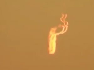 La palla di fuoco aliena in Nuova Zelanda è un jet della compagnia Emirates