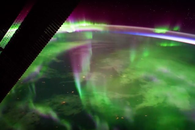 Nespoli ci svela l'aurora boreale dallo spazio: le immagini dalla Stazione Spaziale