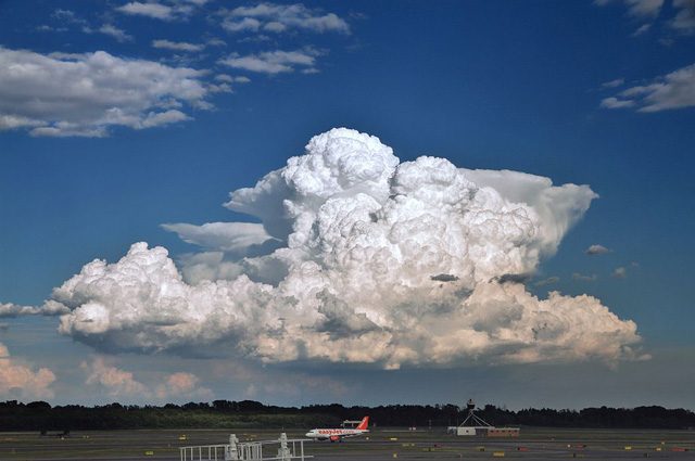 Cumulonimbus calvus: credit Ximonic, Ximonic, Simo Räsänen
