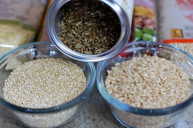 Cancro al colon-retto, mangiare 90 grammi di cereali integrali al giorno riduce il rischio