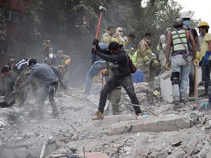 Distruzione a Città del Messico dopo il terremoto del 19 settembre (Getty).
