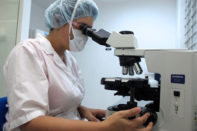 Cancro: aumentano le diagnosi, ci si ammala di più al Nord e il 40% dei casi è evitabile