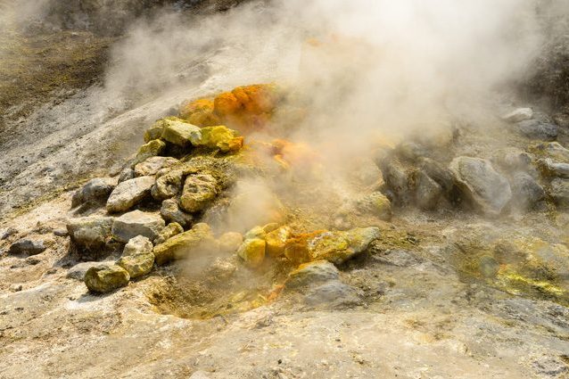 Campi Flegrei, popolazione a rischio? Sorgente di magma preoccupa gli esperti