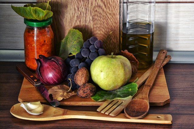 La dieta mediterranea combatte la depressione: cosa mangiare per essere felici e perché