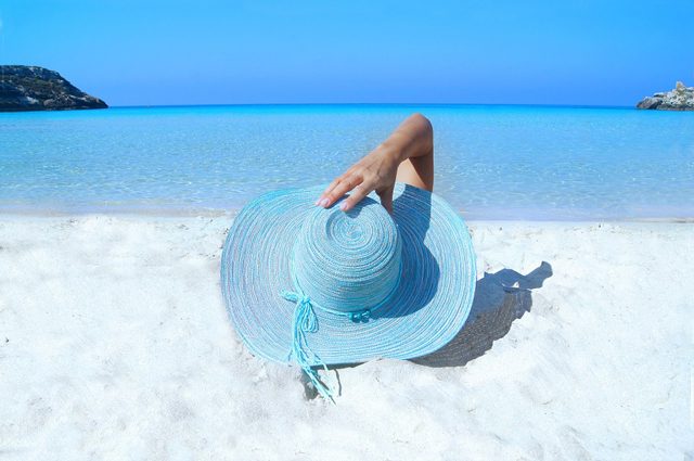 Fare più di tre settimane di vacanze all’anno protegge il cuore e allunga la vita