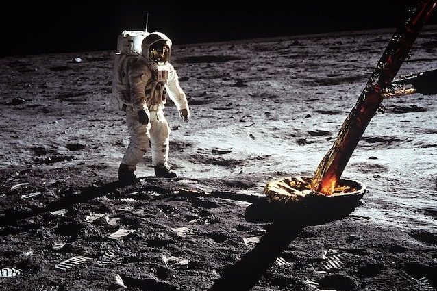 50 anni dallo sbarco sulla Luna, adesso dobbiamo recuperare la cacca che avevamo lasciato lì