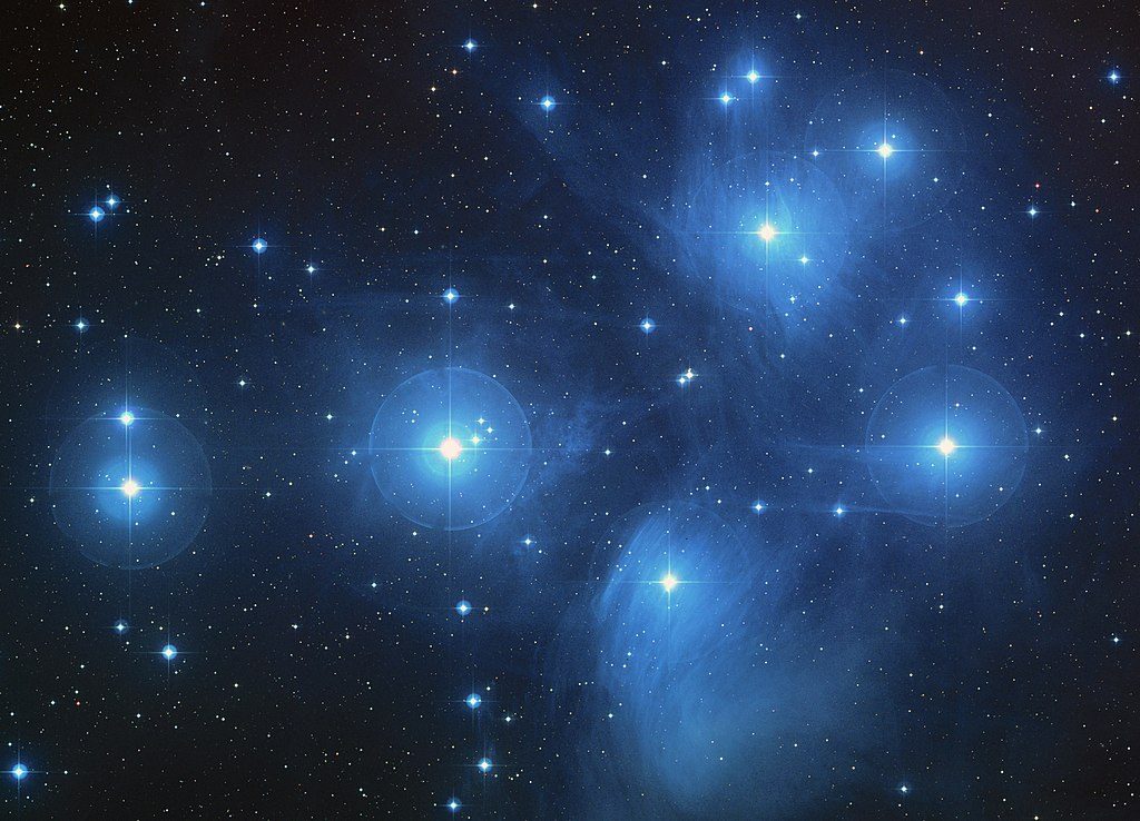 La Luna di oggi incontra le Pleiadi: a che ora vedere la spettacolare congiunzione - Vimarsana News
