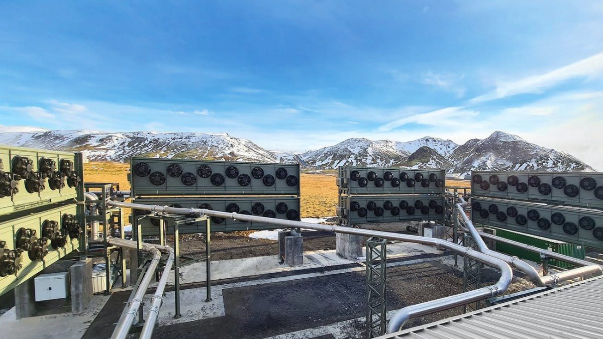 L’impianto Orca, in Islanda, di cattura diretta e stoccaggio della CO2 / Climeworks